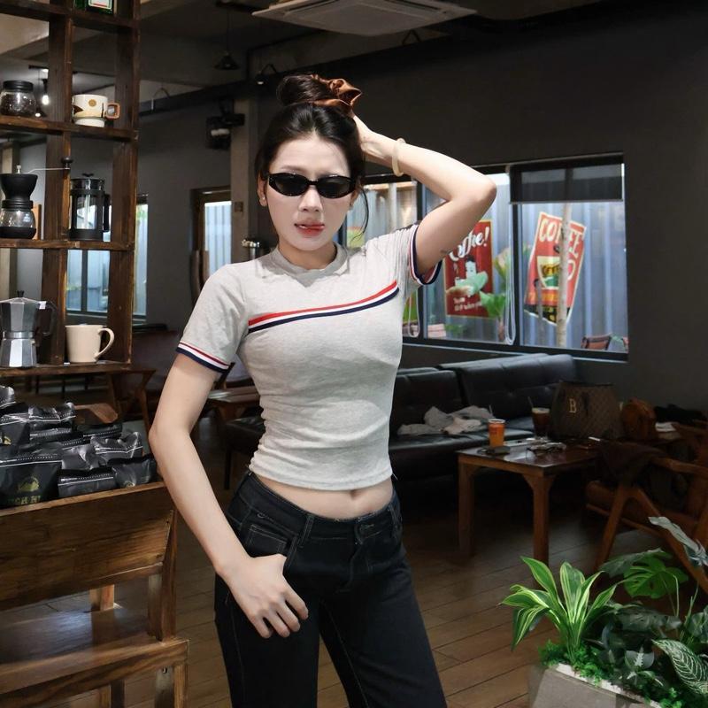 [BOZIP CHUẨN] Áo Thun Ôm body Có Phối Viền Sọc , Tạo Điểm  Nhấn Phong Cách Trẻ Trung . | BigBuy360 - bigbuy360.vn