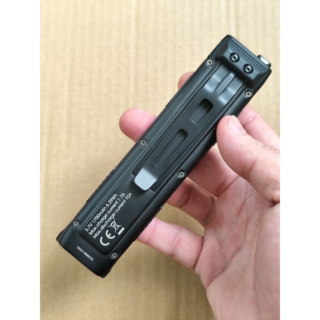 Nitecore EDC27 UHi 3100 lumen ultra slim flashlight