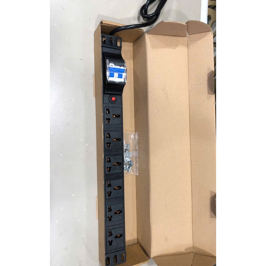 Thanh nguồn PDU 6 cổng đa dụng, vỏ nhôm cao cấp,có MCB 16A bao gồm dây nguồn 1m8 đầu cắm 3 chấu,4 bộ