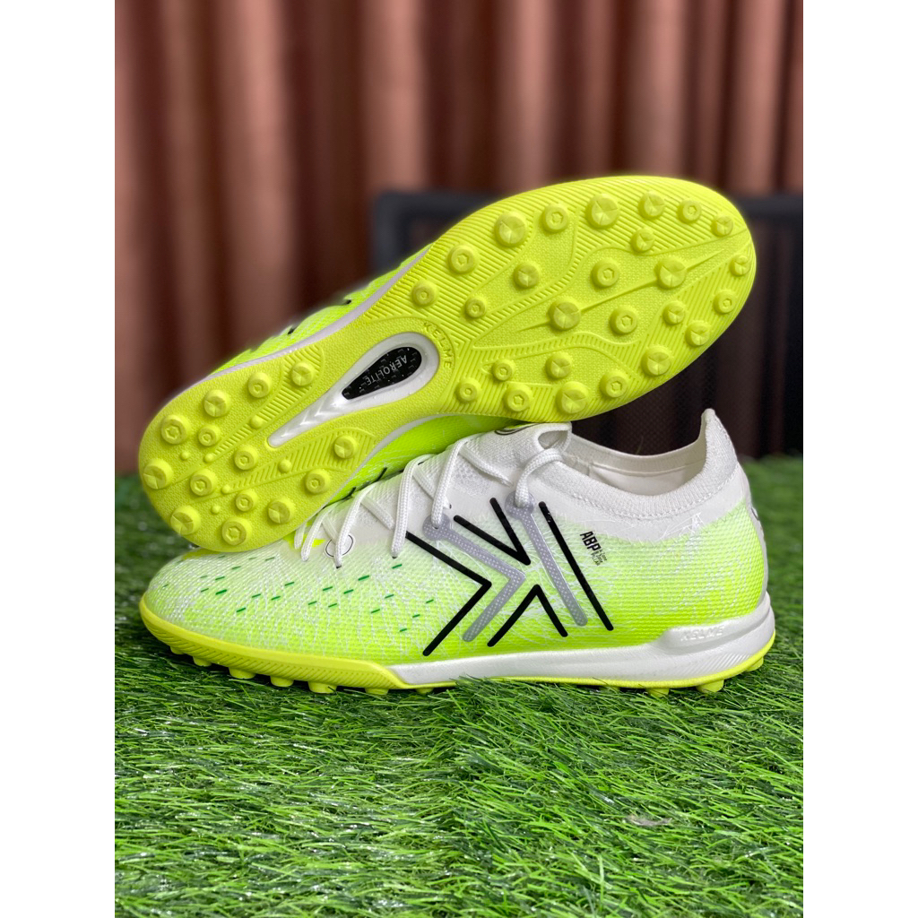 Giày bóng đá Kelme 5.0 TF - Trắng cốm