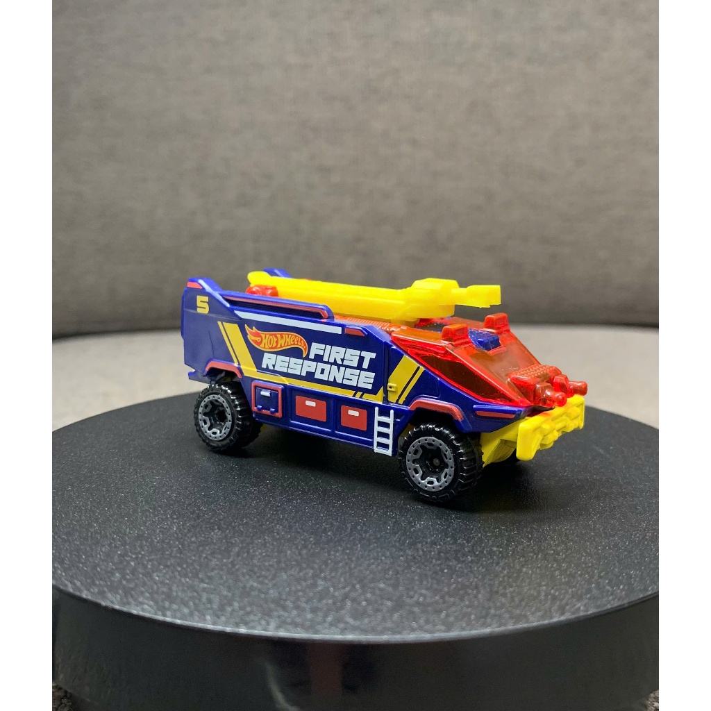 Hãng Hot Wheels - Runway Res-Q (loose đẹp, nguyên bản)