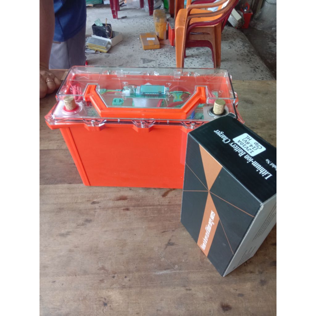 vỏ hộp chống nước 60A, chứa được 16Viên 32140, kèm theo sạc 4S 10A và BMS