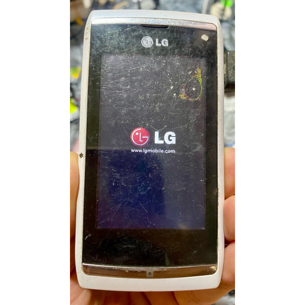 Xác LG GC900 k bin đủ nắp, sống lên màn mực, ae sưu tầm ngâm cứu