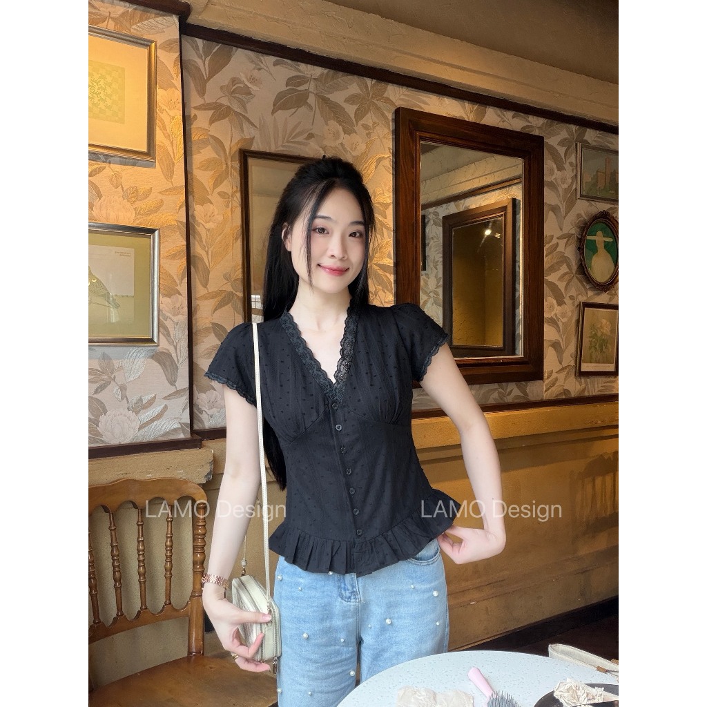 Áo sơ mi áo kiểu nữ tay con cổ V viền ren trẻ trung LAMO - B1563 | BigBuy360 - bigbuy360.vn