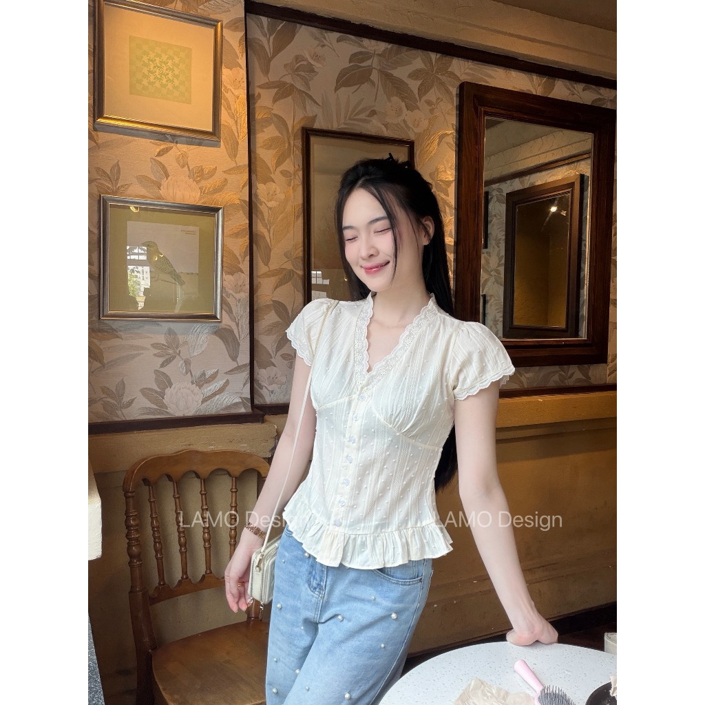 Áo sơ mi áo kiểu nữ tay con cổ V viền ren trẻ trung LAMO - B1563 | BigBuy360 - bigbuy360.vn