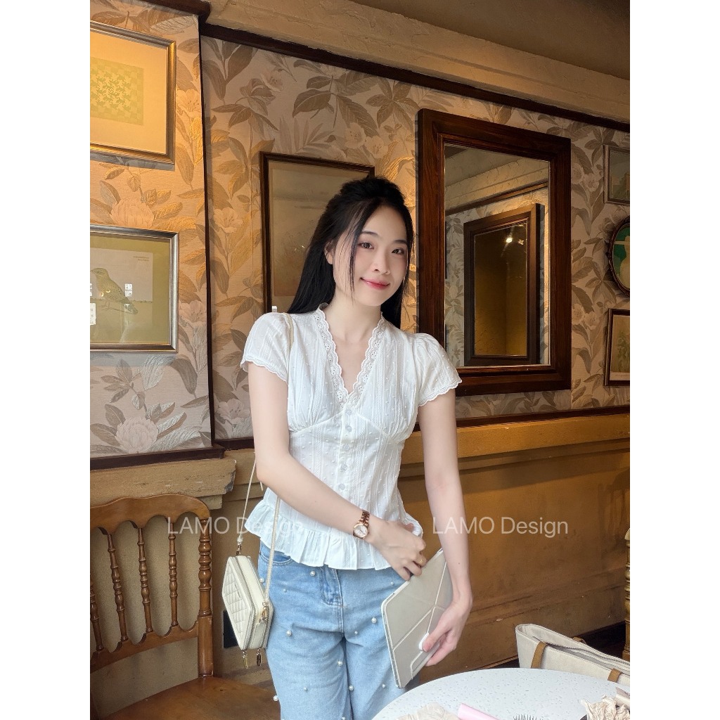 Áo sơ mi áo kiểu nữ tay con cổ V viền ren trẻ trung LAMO - B1563 | BigBuy360 - bigbuy360.vn