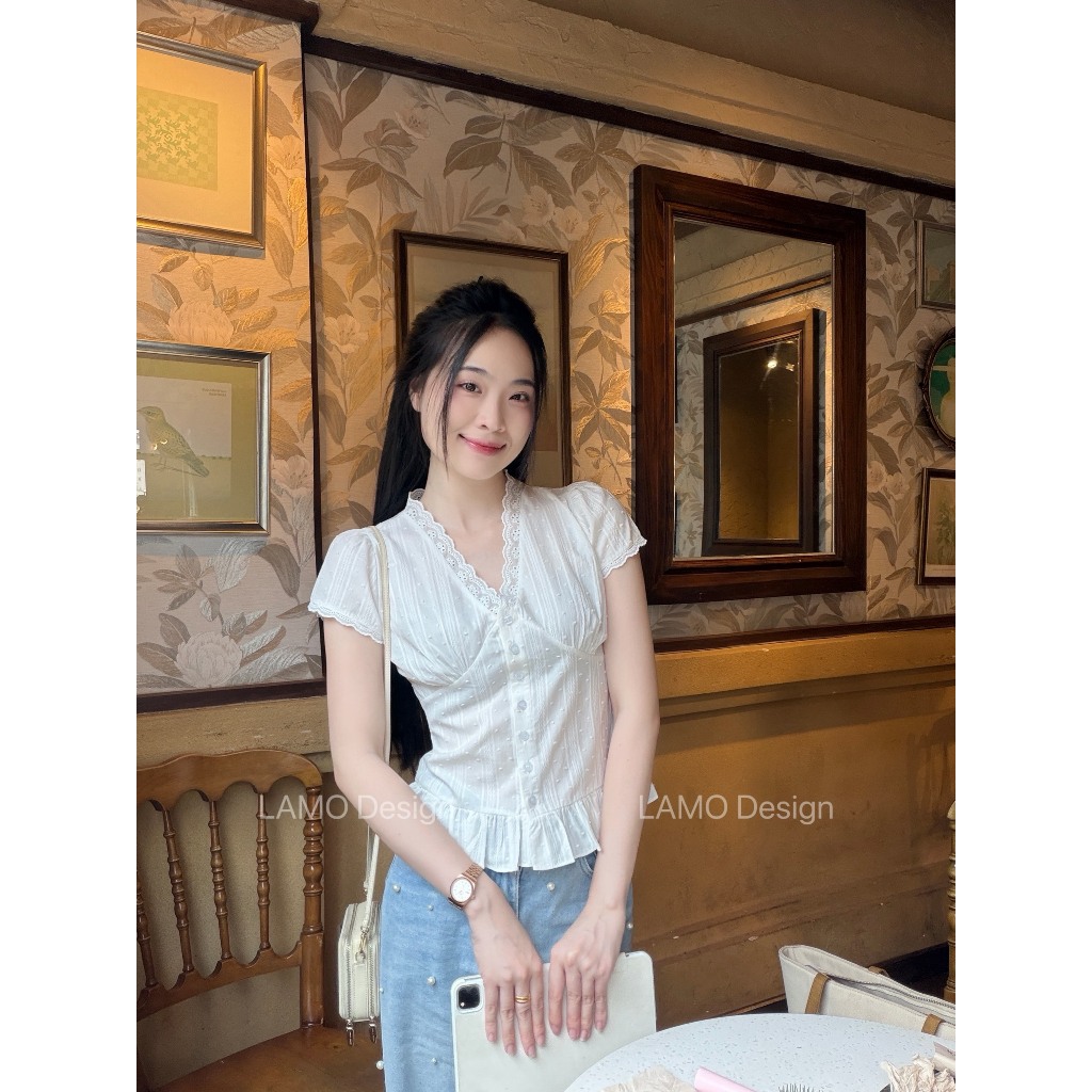 Áo sơ mi áo kiểu nữ tay con cổ V viền ren trẻ trung LAMO - B1563 | BigBuy360 - bigbuy360.vn