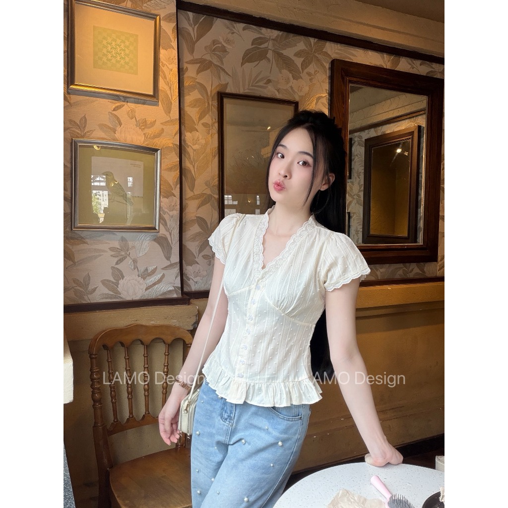 Áo sơ mi áo kiểu nữ tay con cổ V viền ren trẻ trung LAMO - B1563 | BigBuy360 - bigbuy360.vn