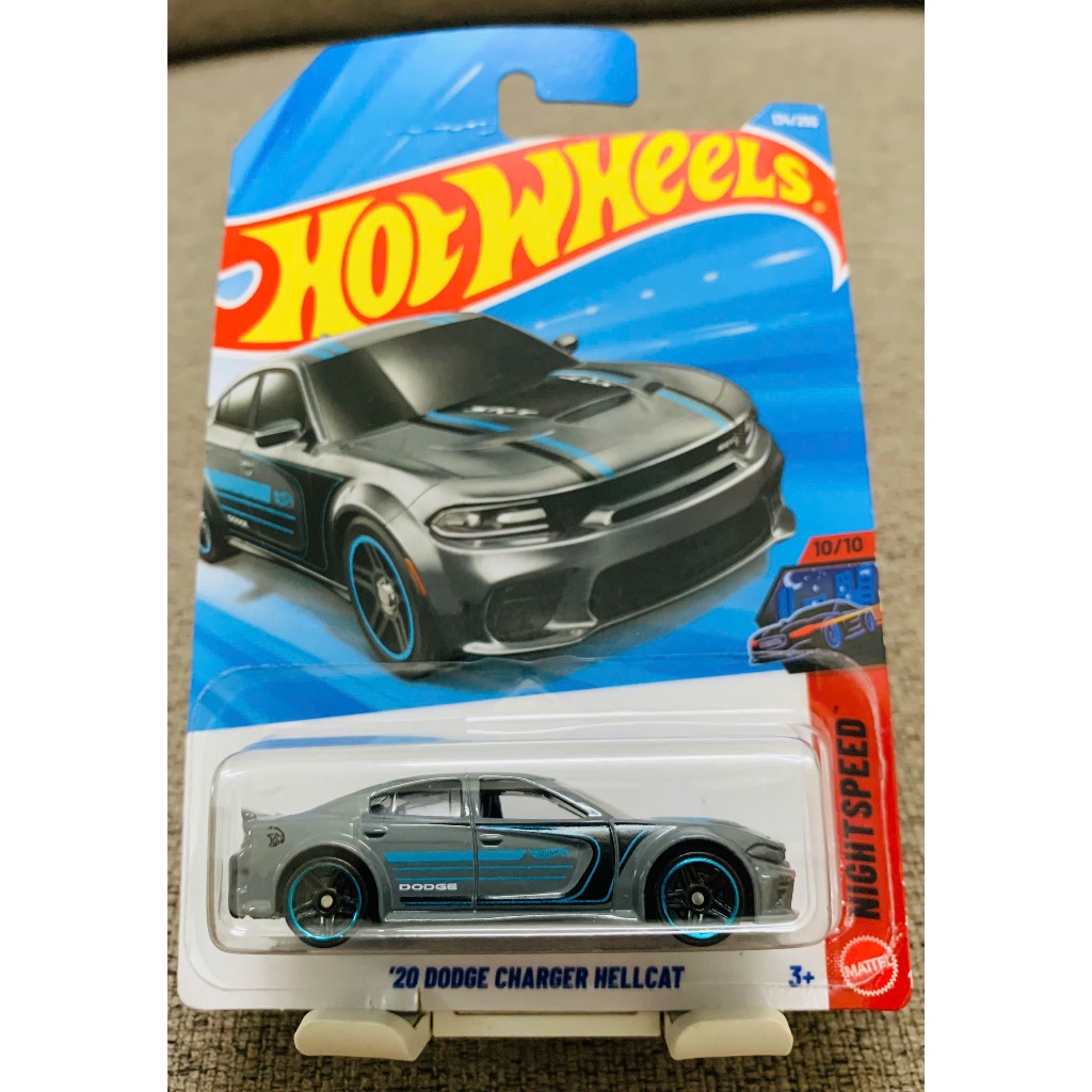 Hãng Hot Wheels - Dodge Charger Hellcat 2020 (chưa loose, card không đẹp)