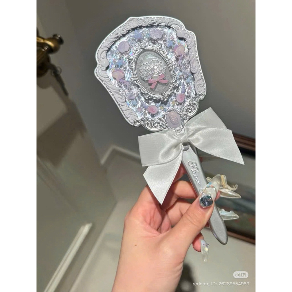 gương cầm tay vỏ sò ngọc trai Shell’s Jewel Flower Knows