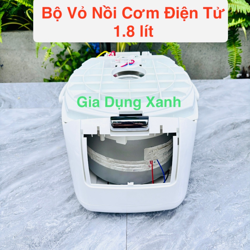 Vỏt Nồi Cơm Điện Tử Toshiba 1.8 lít RC-18NMFVN(WT) Có Mâm Nhiệt Bao quanh Nồi
