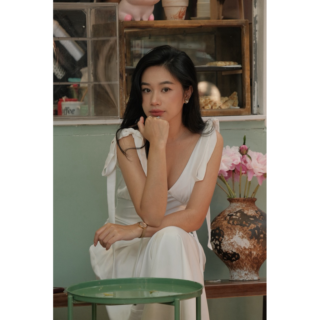 Plume Dress - Váy lụa 2 dây hở lưng.