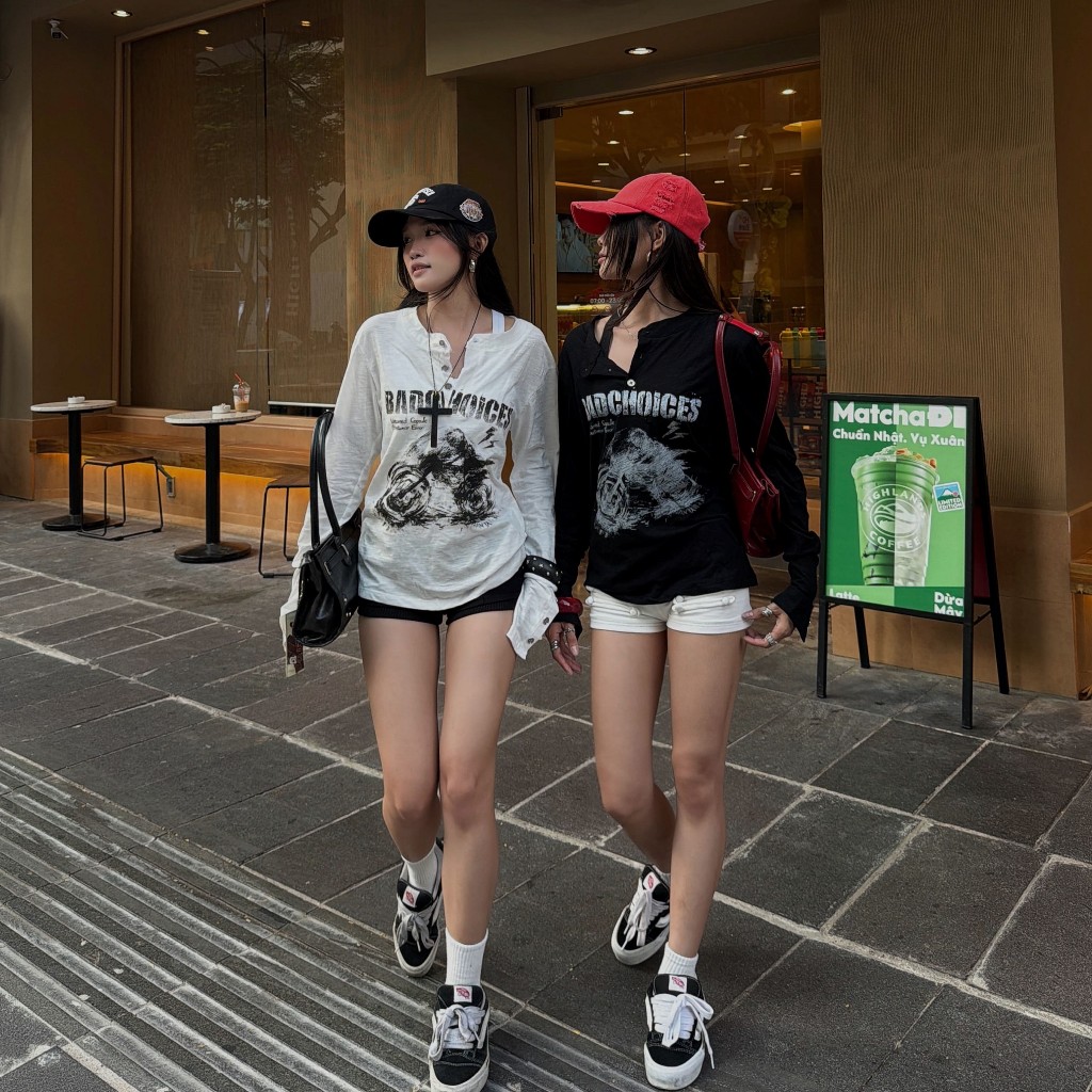Bad Choices | Áo tay dài henley racing UNTAMED CAPSULE vải xước mỏng form ôm | BigBuy360 - bigbuy360.vn