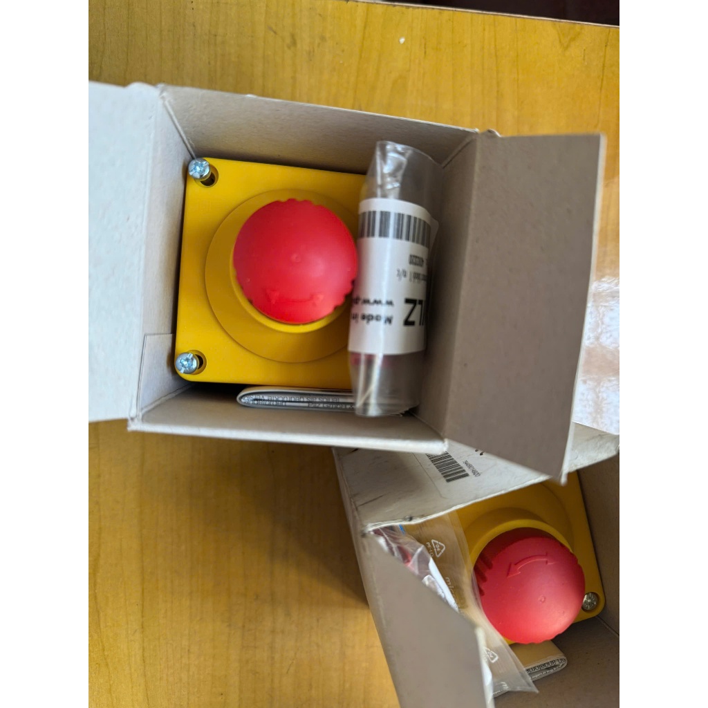 Hộp nhấn khẩn PILZ 400520 2NC/3NC