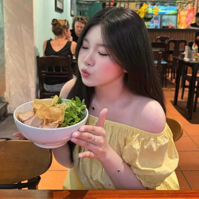 (Hàng Sẵn, L1) Áo babydoll chất thô mềm chấm bi tay chuông dáng xoè Nana Top. | BigBuy360 - bigbuy360.vn