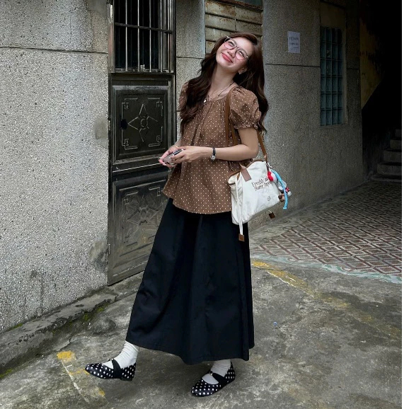 (Hàng Sẵn, L1) Áo babydoll chất thô mềm chấm bi tay chuông dáng xoè Nana Top. | BigBuy360 - bigbuy360.vn