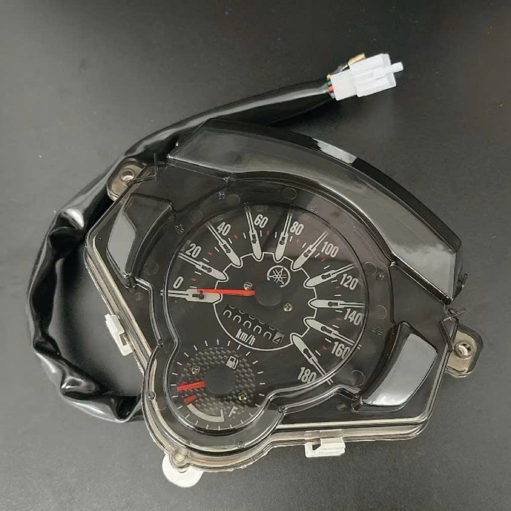 Đồng hồ lc 135 v7