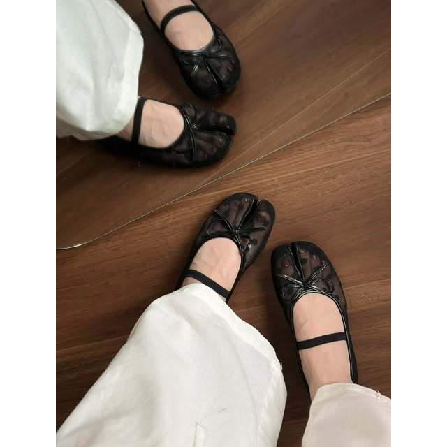 𝐁𝐥𝐚𝐮𝐞𝐁𝐥𝐮𝐦𝐞🦋✨ Dotty Tabi Mesh – made by Blaue Blume 🖤-giày lưới chấm bi thời trang