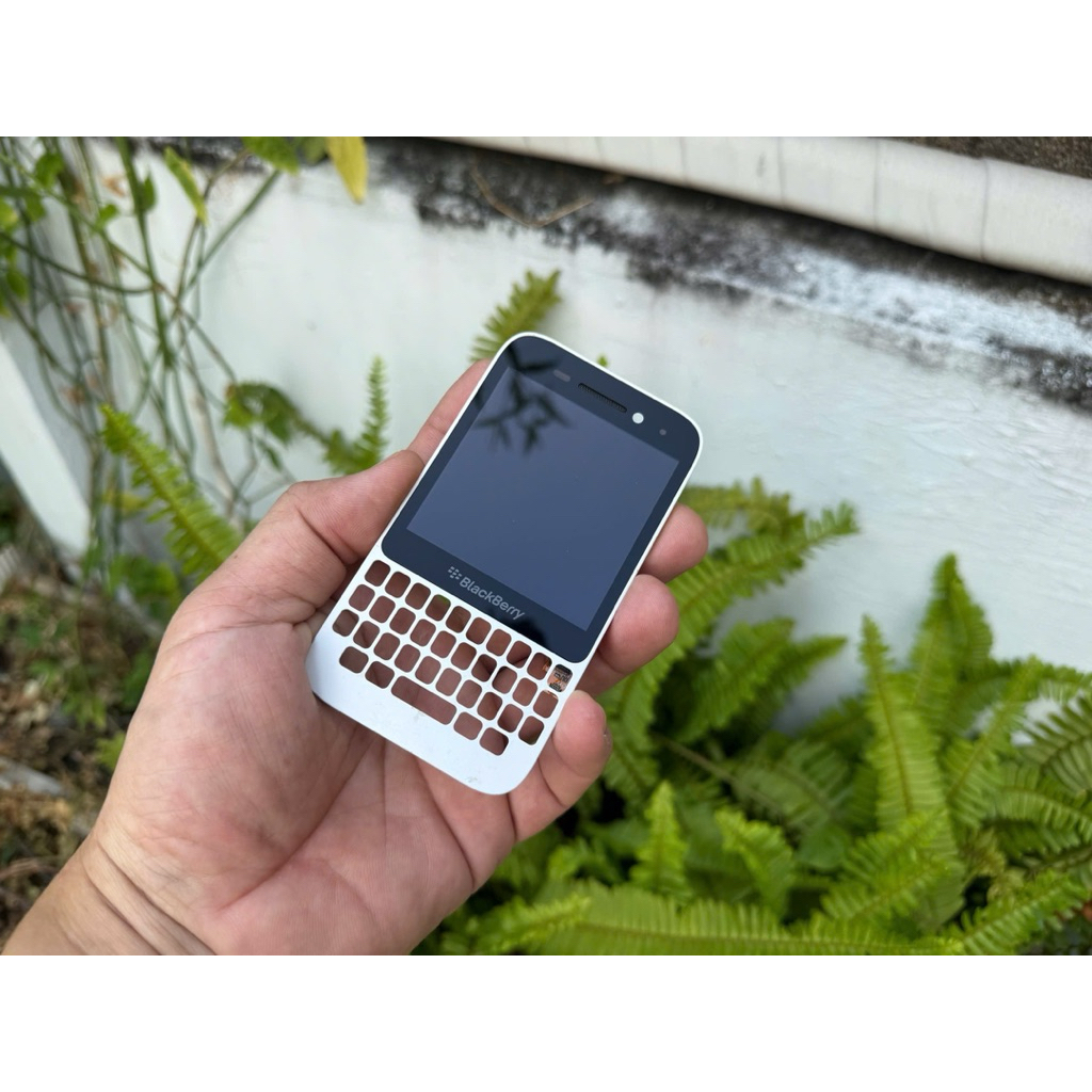 Màn hình cảm ứng loa trước blackberry Q5 zin