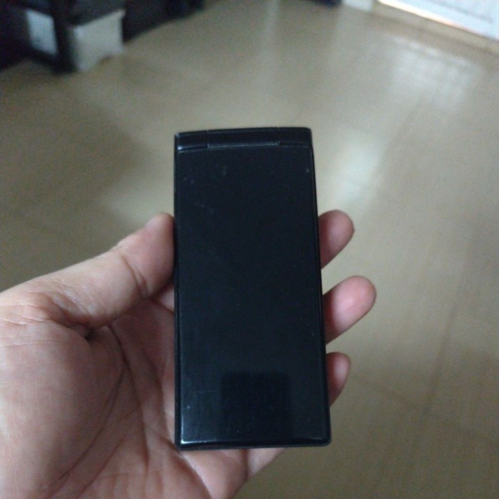KYOCERA 501KC – máy gập nhỏ gọn, pin trâu, nghe gọi ổn địnhPin dùng 3–5 ngày