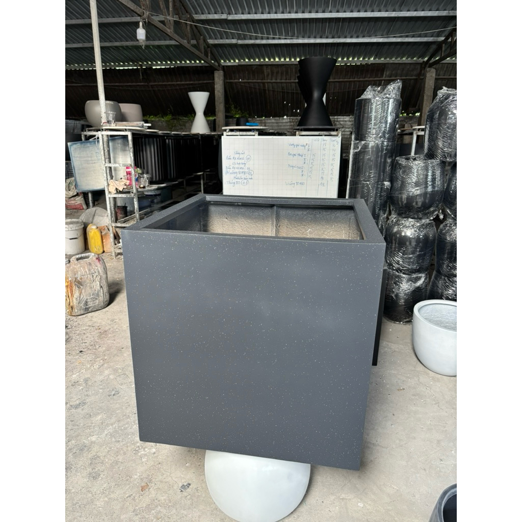 chậu trồng cây composite vuông 70 cm cao 70cm