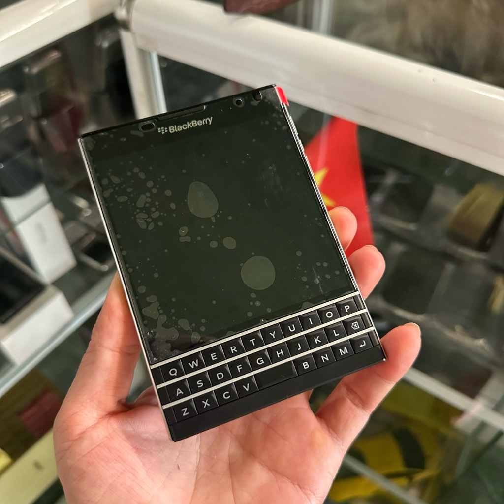 Vỏ Blackberry Passport Mới Nguyên Bộ