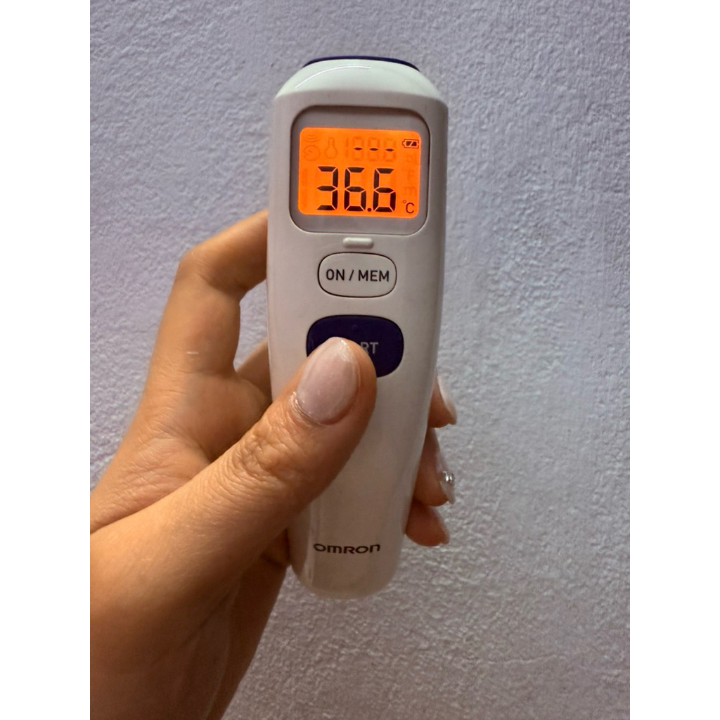 Nhiệt kế Đo trán Omron MC-720 cũ chính hãng (màu trắng), đo vật thể Omron MC-720 cũ chính hãng