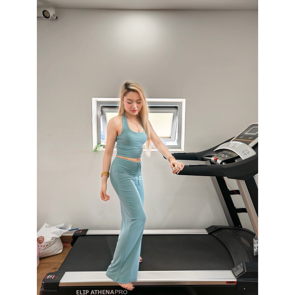 Signature Soft Fit Set | ÁO YẾM ÔM DÂY CỘT + QUẦN DÀI ỐNG SUÔNG CÓ DÂY RÚT | BigBuy360 - bigbuy360.vn