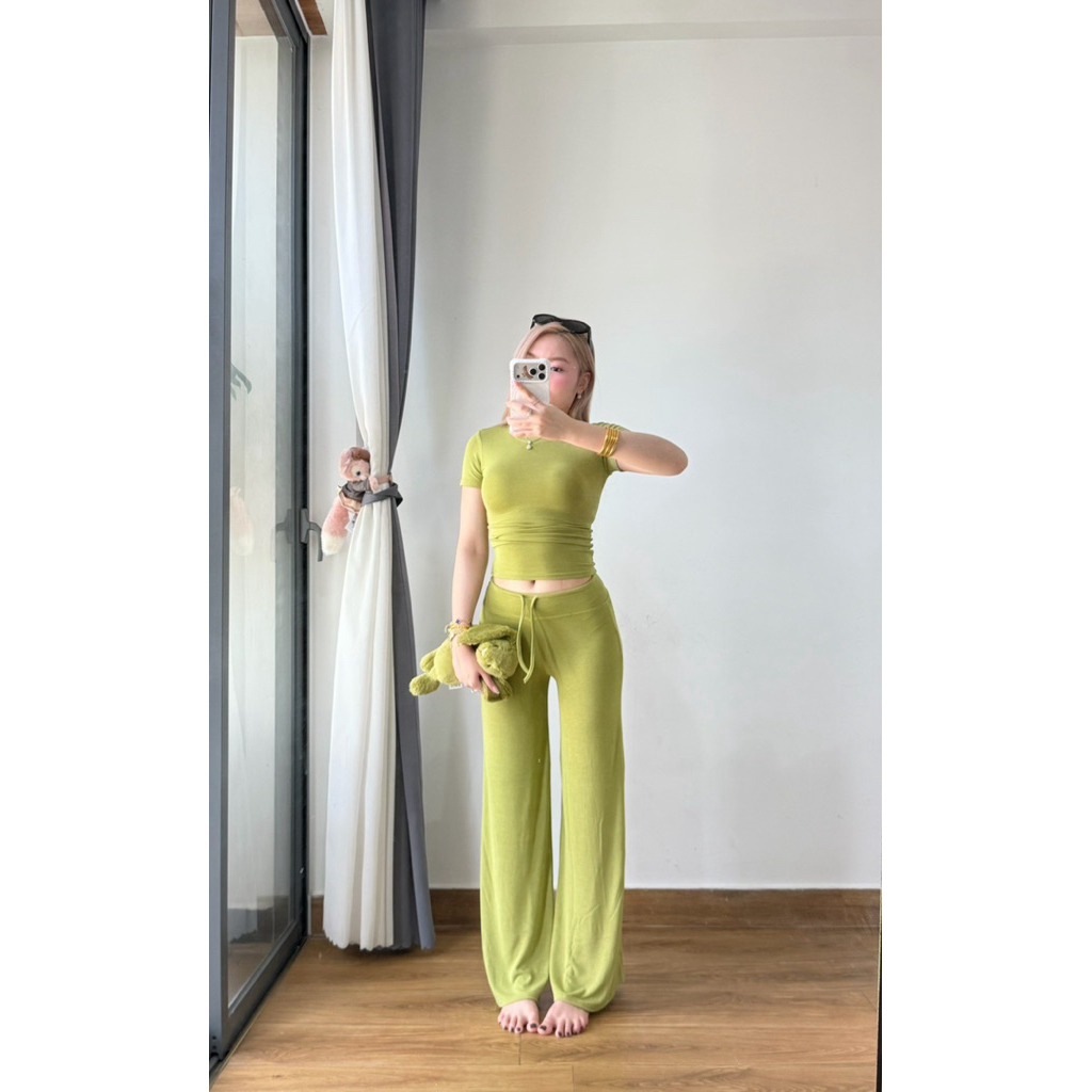 Signature Set Body Fit Áo Ôm Dáng Tay Ngắn & Quần Dài Ống Suông Có Dây Rút Chất Liệu Thun Co Giãn  Mềm Mịn Tôn Dáng | BigBuy360 - bigbuy360.vn