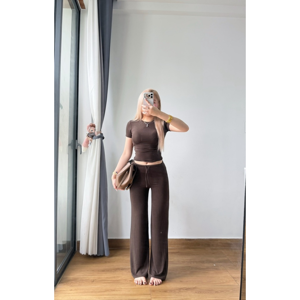 Signature Set Body Fit Áo Ôm Dáng Tay Ngắn & Quần Dài Ống Suông Có Dây Rút Chất Liệu Thun Co Giãn  Mềm Mịn Tôn Dáng | BigBuy360 - bigbuy360.vn