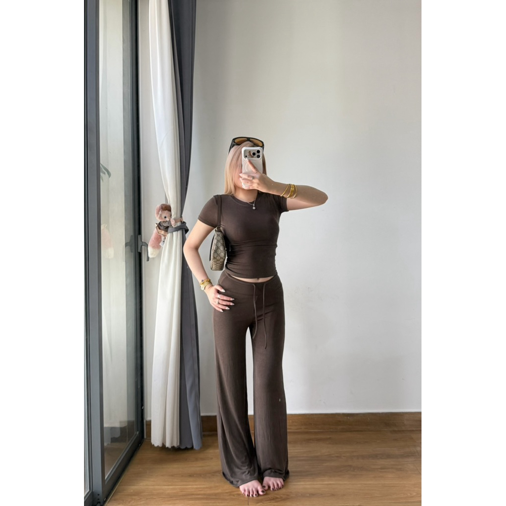 Signature Set Body Fit Áo Ôm Dáng Tay Ngắn & Quần Dài Ống Suông Có Dây Rút Chất Liệu Thun Co Giãn  Mềm Mịn Tôn Dáng | BigBuy360 - bigbuy360.vn
