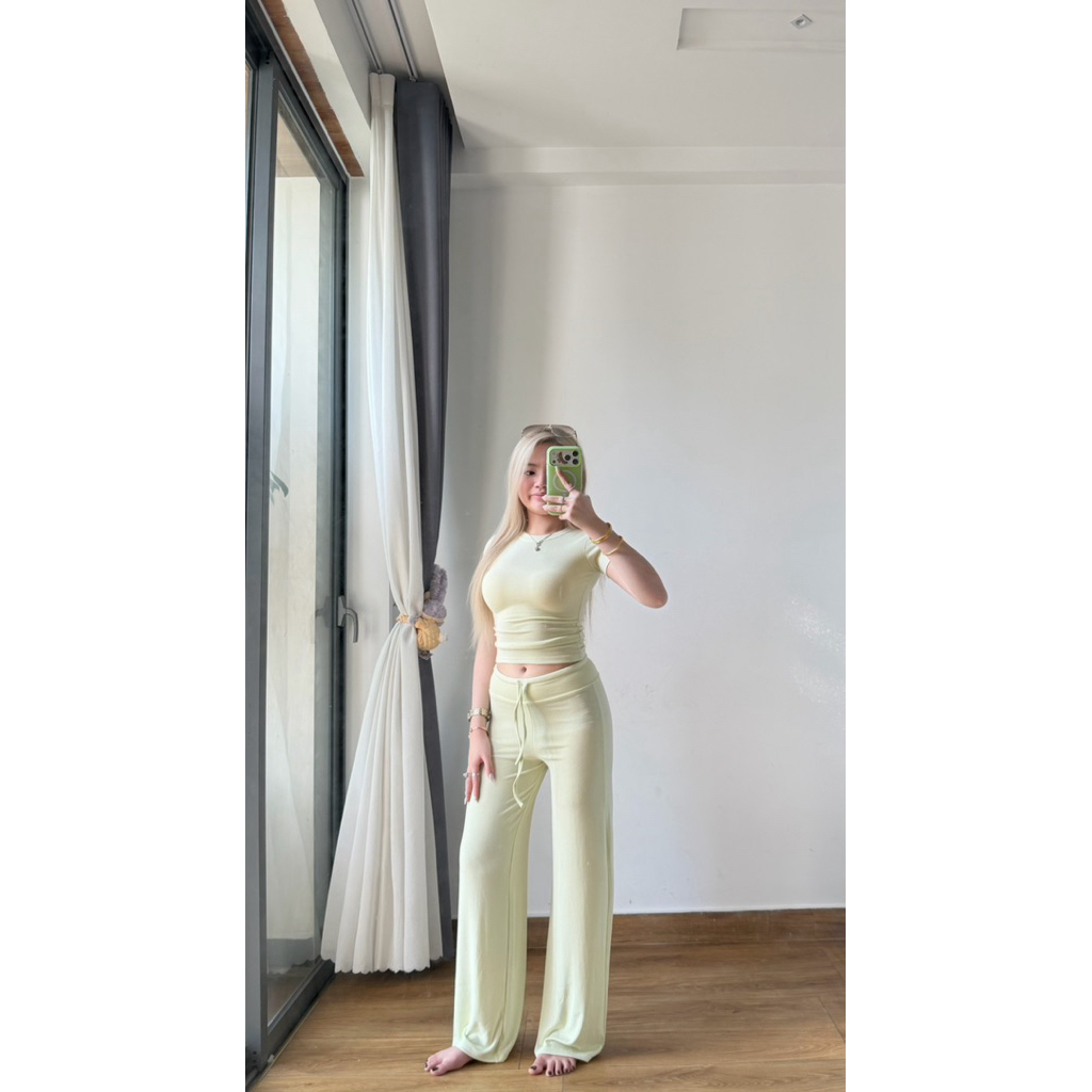Signature Set Body Fit Áo Ôm Dáng Tay Ngắn & Quần Dài Ống Suông Có Dây Rút Chất Liệu Thun Co Giãn  Mềm Mịn Tôn Dáng | BigBuy360 - bigbuy360.vn