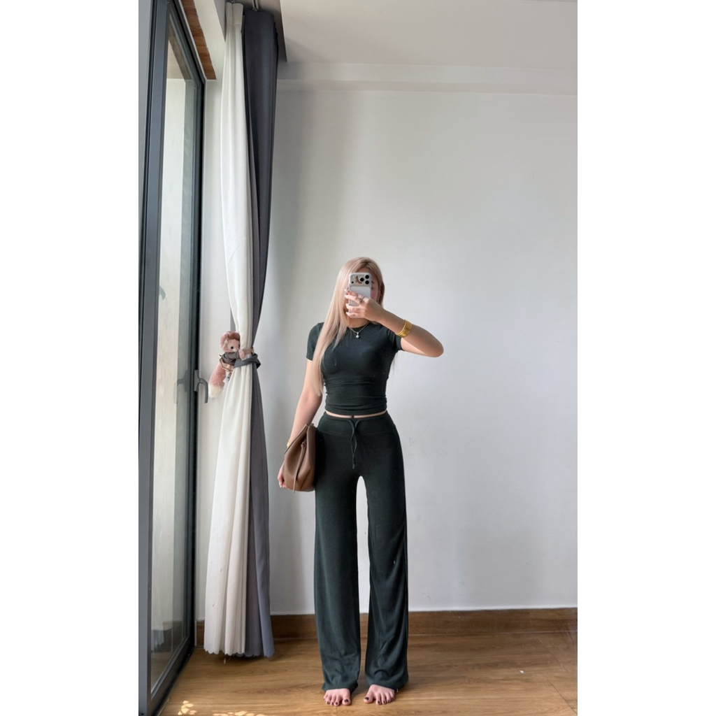 Signature Set Body Fit Áo Ôm Dáng Tay Ngắn & Quần Dài Ống Suông Có Dây Rút Chất Liệu Thun Co Giãn  Mềm Mịn Tôn Dáng | BigBuy360 - bigbuy360.vn