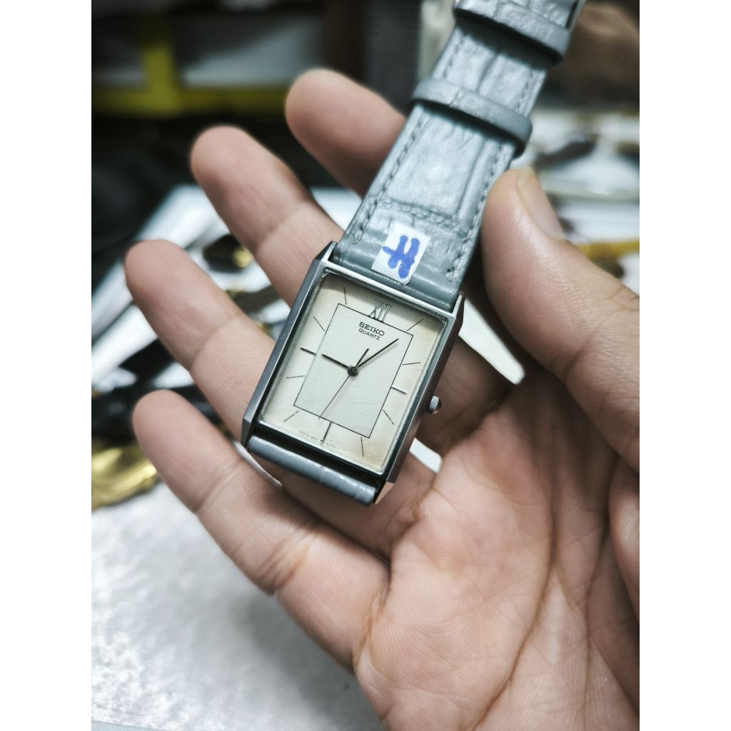 SEIKO TANK QUARTZ – Vẻ đẹp vượt thời gian