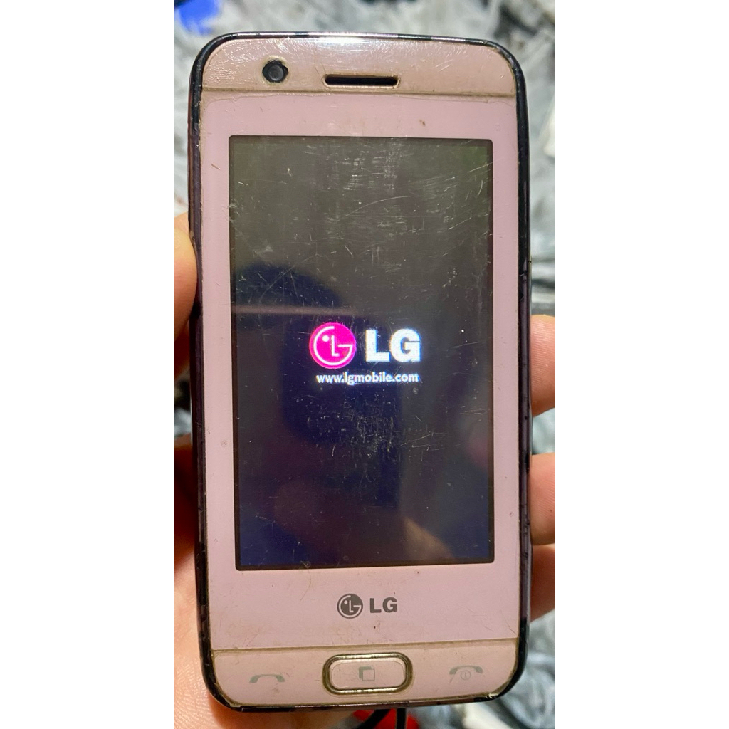 Xác LG GT505 k bin, lên màn oce, cảm ứng còn được, đủ nắp, ae sưu tầm ngâm cứu