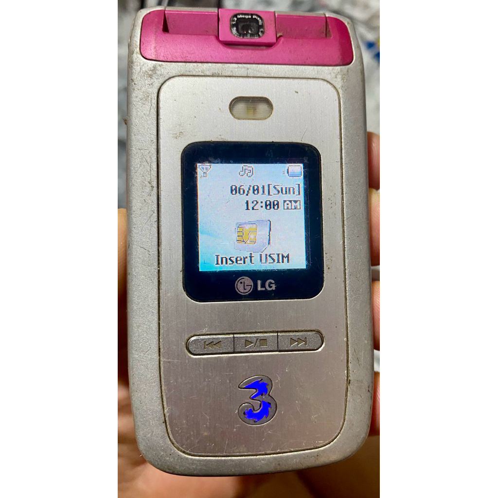 Xác LG U890 ghim điện lên cả hai màn hiển thị còn oce, kèm bin cũ, ae sưu tầm ngâm cứu