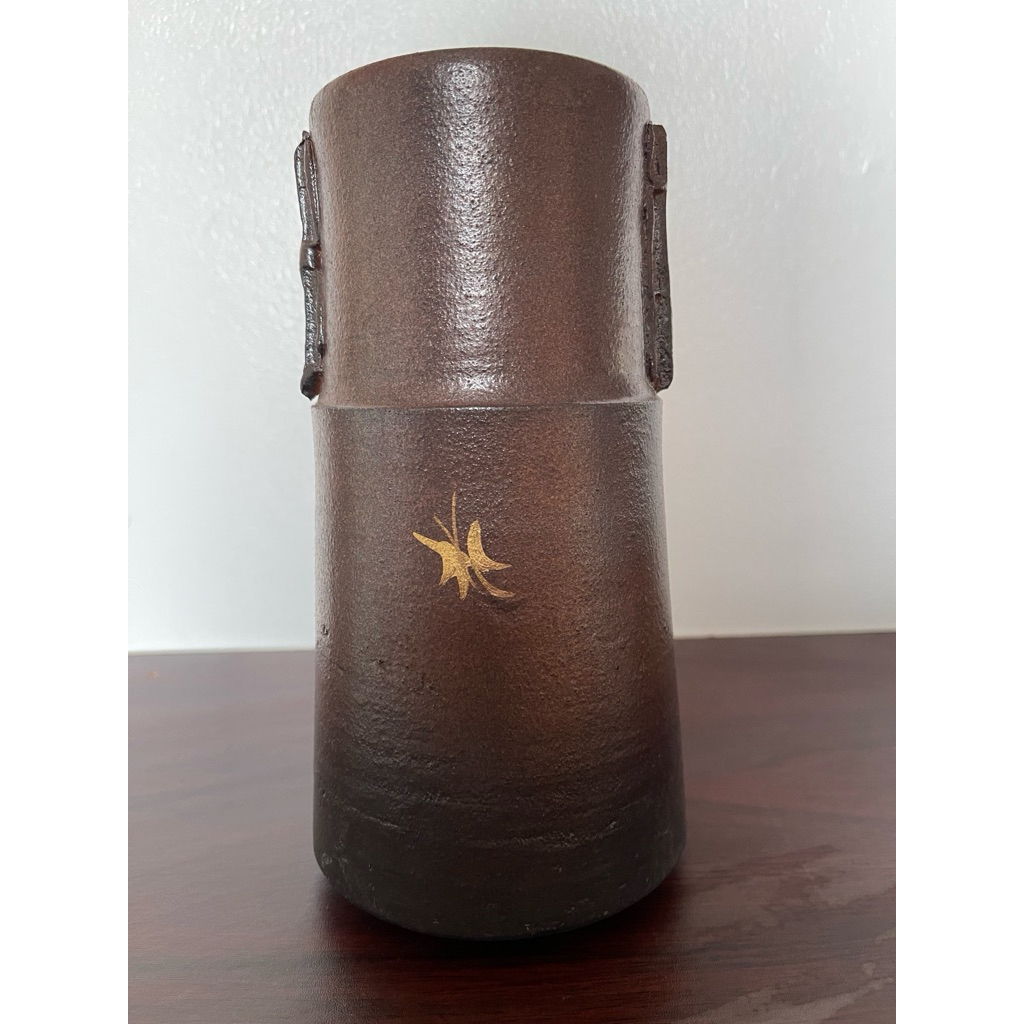bình hoa (gốm mộc nghệ thuật dòng gốm Bizen (Bizen-yaki) của Nhật Bản.