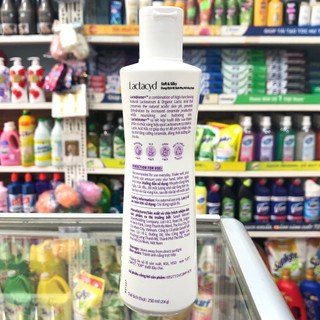 Dung Dịch Vệ Sinh Phụ Nữ Lactacyd Soft & Silky 250ml
