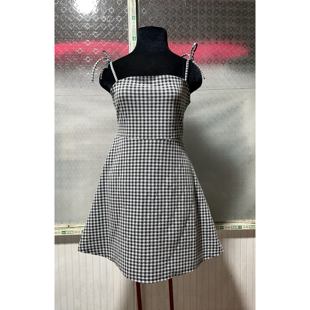 155-H.M DIVIDED thanh lý - Đầm 2 dây caro bymo - Size M