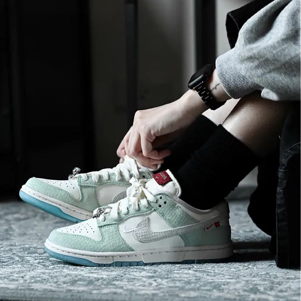 Giày Dunk Low LX Year Of The Dragon