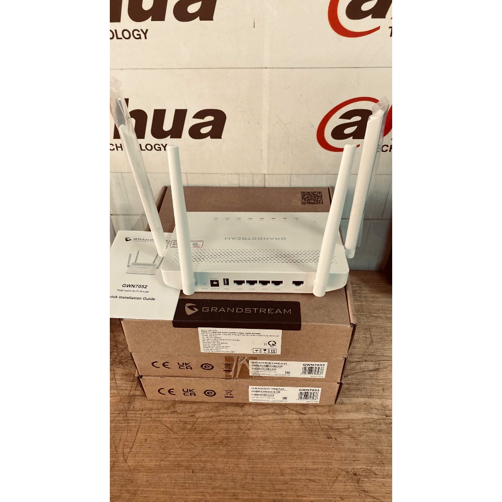Router Wi-Fi Băng Tần Kép Grandstream GWN7052 - Chuẩn AC1267, Hỗ Trợ Mesh, VPN Bảo Mật Cao