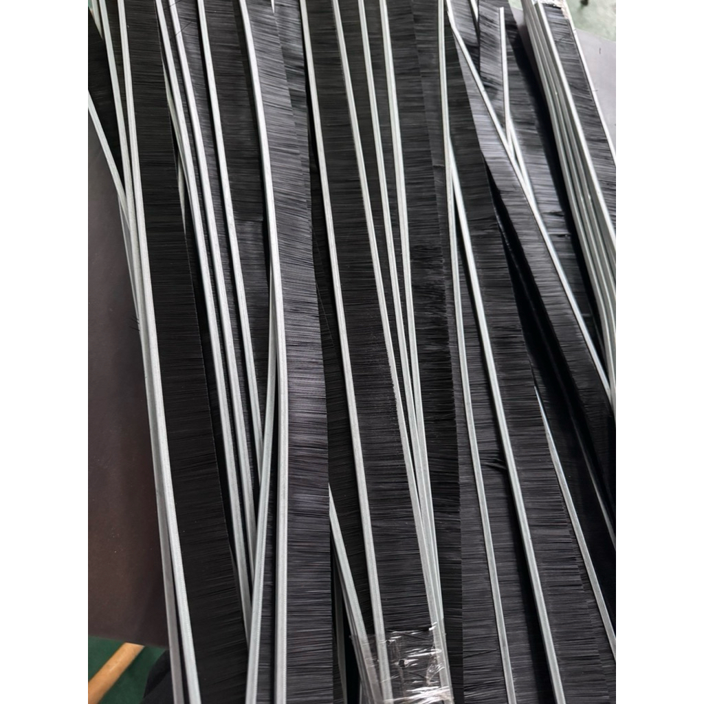 Thanh Chổi Thay Thế Máy Chà Sàn Ryobi (Dài 77 cm)