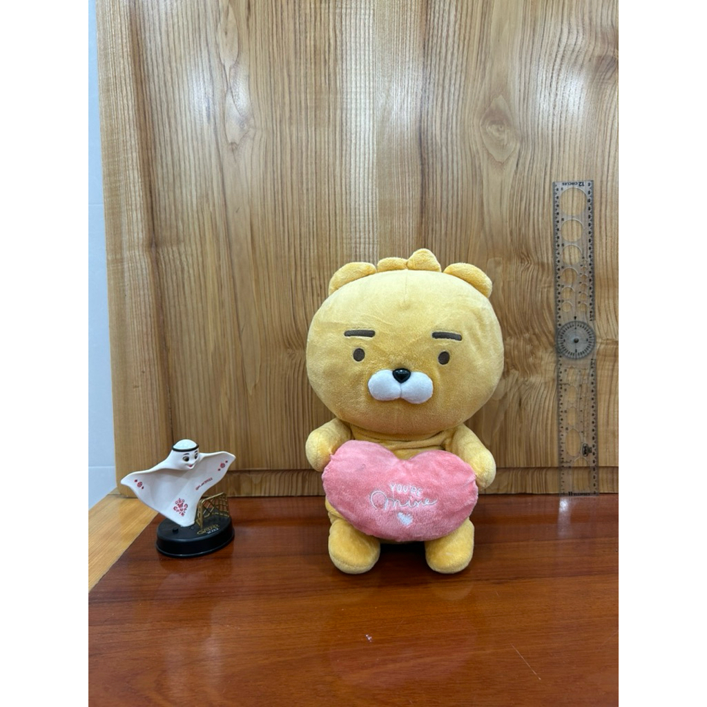 Gấu bông Little Kakao friends ôm trái tim