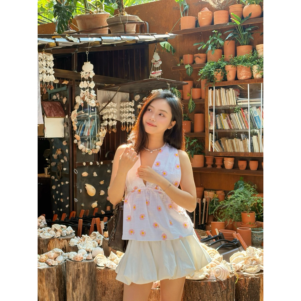 Áo linen hoa xinh xắn Aura3 diện hè