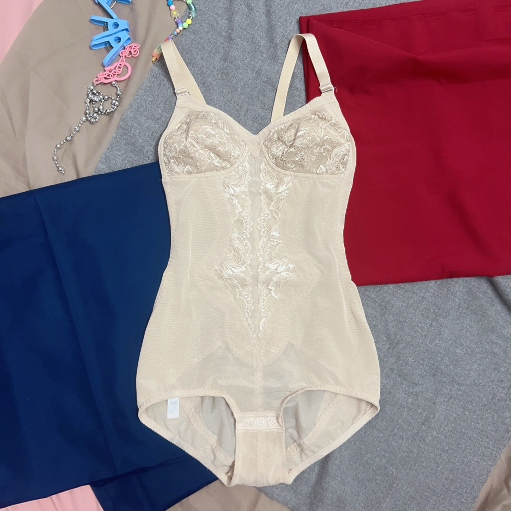 bodysuit định hình Triumph B75M 2hand