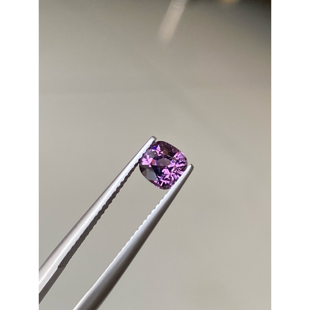 Spinel tím xám