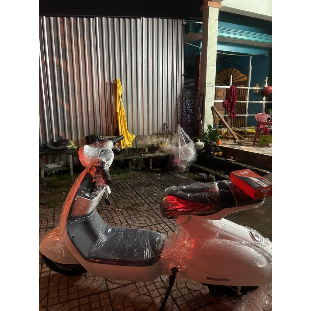 Xe điện vespa trắng 946