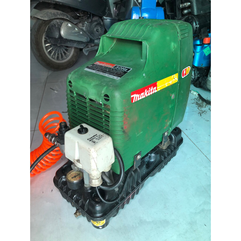 Máy nén khí Makita Nhật ( model AC650 )