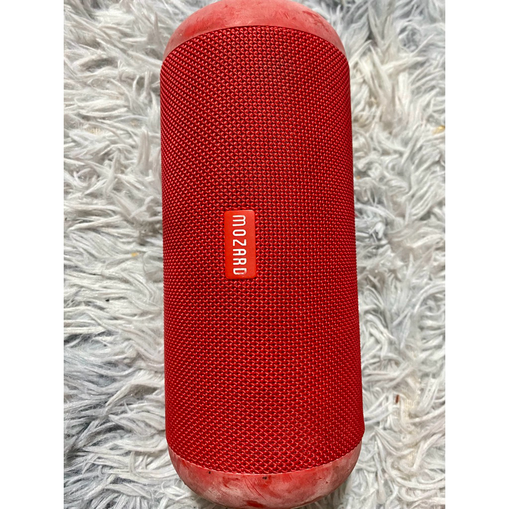 Loa Bluetooth MOZARD E8 còn sử dụng kết nối, phát âm thanh tiếng bass khá ấm, ae sưu tầm nghe nhạc p
