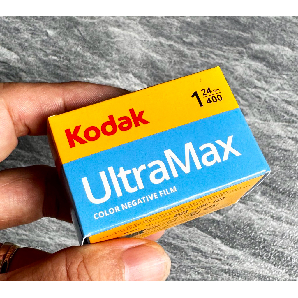 Phim Kodak Ultramax 400 24exp date 10/2027 Single box 1 hộp giấy có 1 cuộn film 35mm